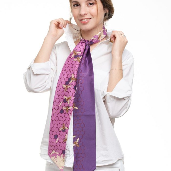 Limited edition Melissae silk twilly in lilac, unique designer scarf from Carlota Bellés, emphasizing the exclusivity of the piece
