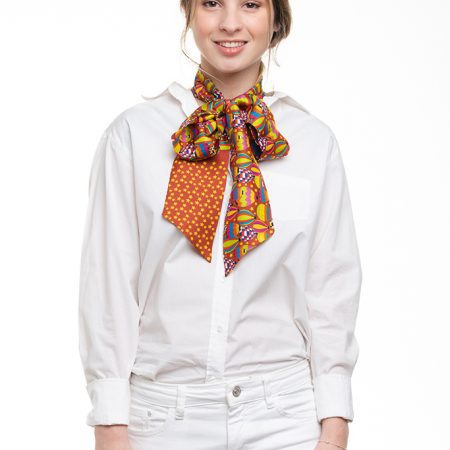 An allegory of the joy we feel when achieving our dreams. A twill silk twilly in elegant brown.