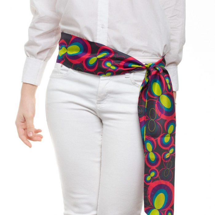 Model wearing the Lemniscata silk twilly as an elegant belt, highlighting the vibrant colors and the concept of endless reality.