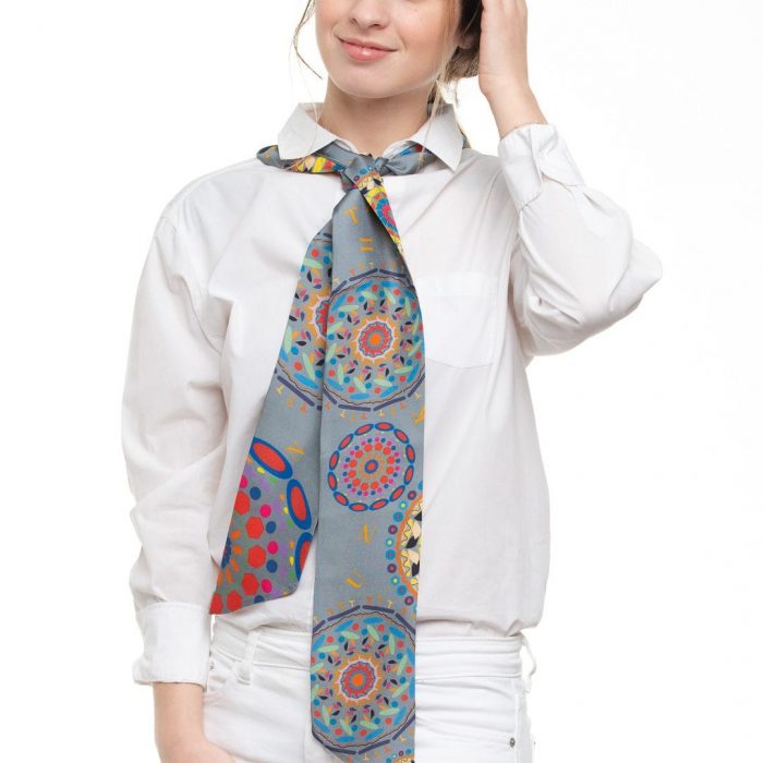 Model wearing the Gratitude twilly as a big bow, highlighting the elegant greymandala shapes and the quality of the Spanish-made silk.