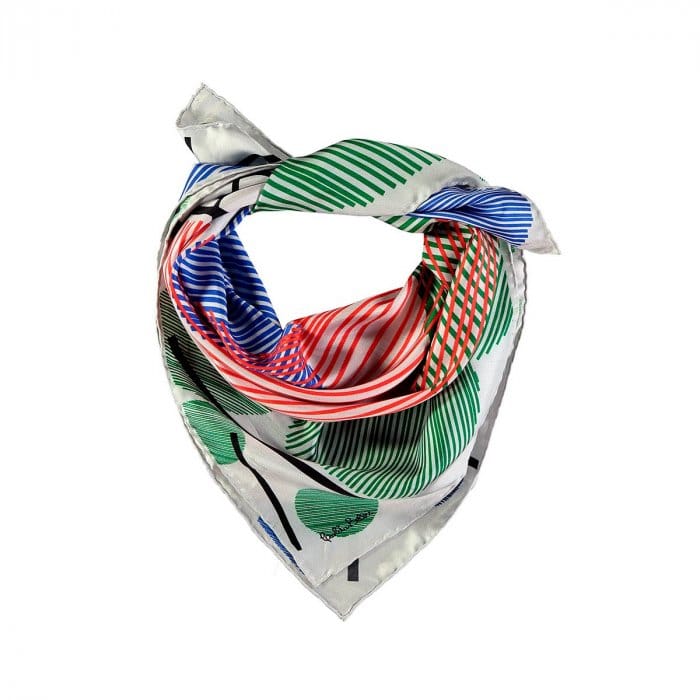 Pañuelo de seda anudado tipo banda en tonos blancos