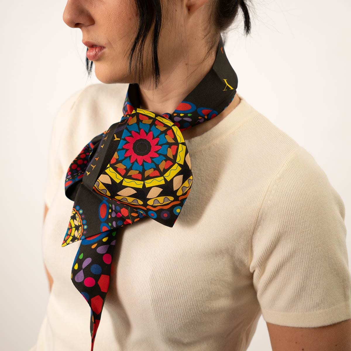 Twilly de seda estampado geométrico tendencia 2026