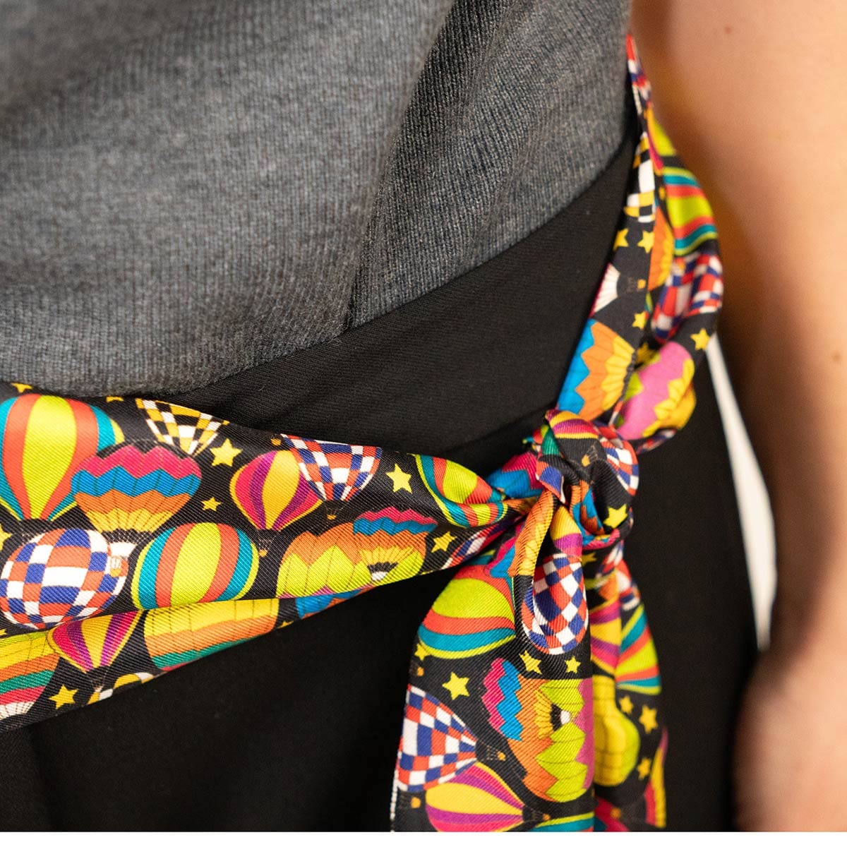 Lazo estrecho de seda para detalle de moda sofisticado