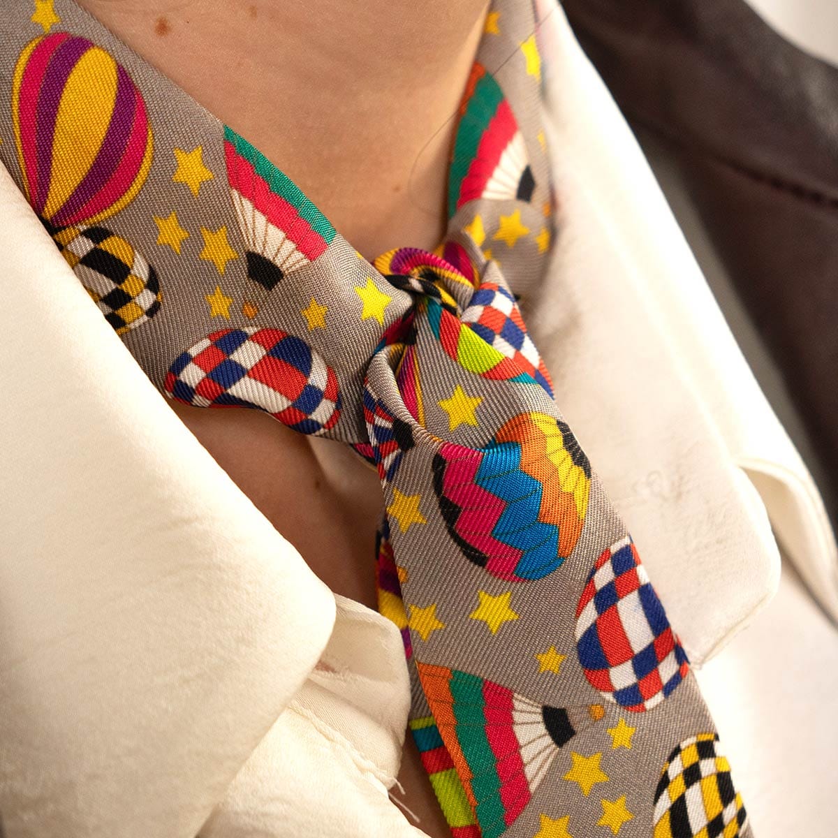 Twilly de seda accesorio versátil para primavera